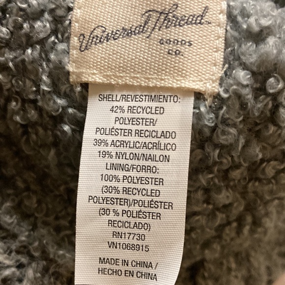 Universal Tread Ladies Gray Cable Knit Hat - Picture 4 of 6